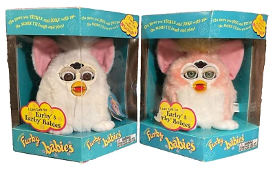1999 Furby Babies пара лот - Tiger Electronics NRFB модель 70-940-белый/розовый новый в коробке - Изображение 1 из 4