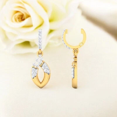 Dazzling 0.82 Cts F/VS1 Round Brilliant Cut Diamonds Dangle Earrings in 14K Gold - Image 1 of 3