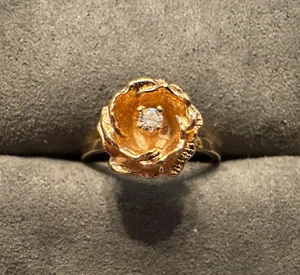VICTORIAN 14K Yellow Gold Rose Flower with Diamond in Center on 10K Ring - Bild 1 von 7