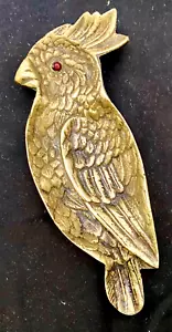 CENICERO RELIEVE PÁJARO LORO BRONCE MACIZO ART DECO DE COLECCIÓN 6,3" con GEMA ROJA, c1930 en muy buena condición - Imagen 1 de 5