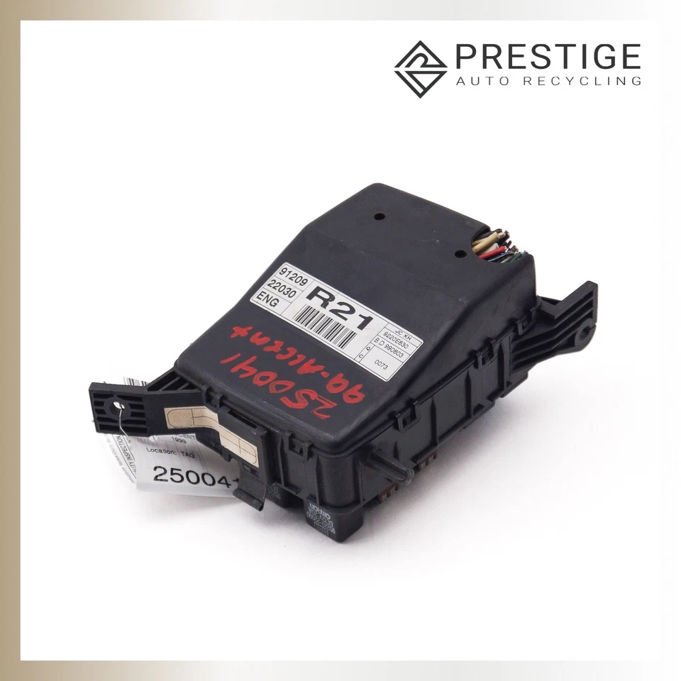 Módulo de relé de caja de fusibles de motor hatchback Hyundai Accent 1999 91209-22030 OEM Foto 1 de 4