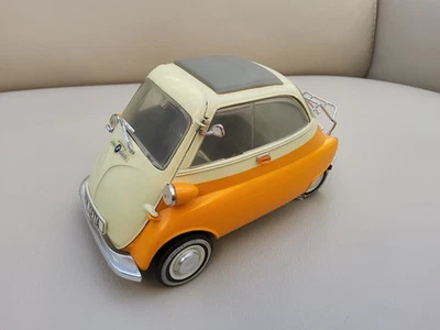 Revell BMW Isetta 250 Modellauto 1:18 Beige-Orange Sammlerstück Detailgetreu  - Bild 1 von 4