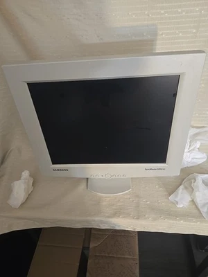 Samsung SyncMaster 570v Tft - Image 1 of 4