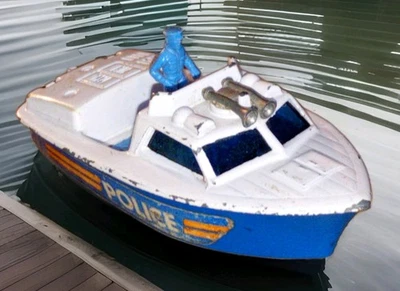 vintage 1976 diecast / plastic Matchbox Superfast POLICE LAUNCH wheeled vehicle - Image 1 of 4