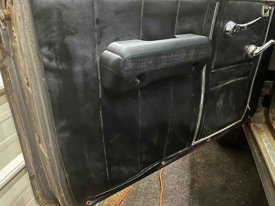 Apoyabrazos Jeep J10 Foto 1 de 2