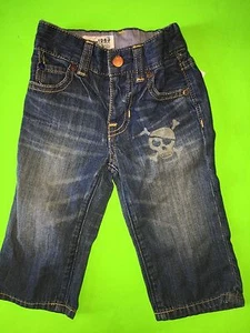 NUEVO CON ETIQUETAS BABY GAP BABYGAP 1969 NIÑOS VAQUEROS CALAVERA 12-18 MESES CALAVERA HUESOS CRUZADOS - Imagen 1 de 2