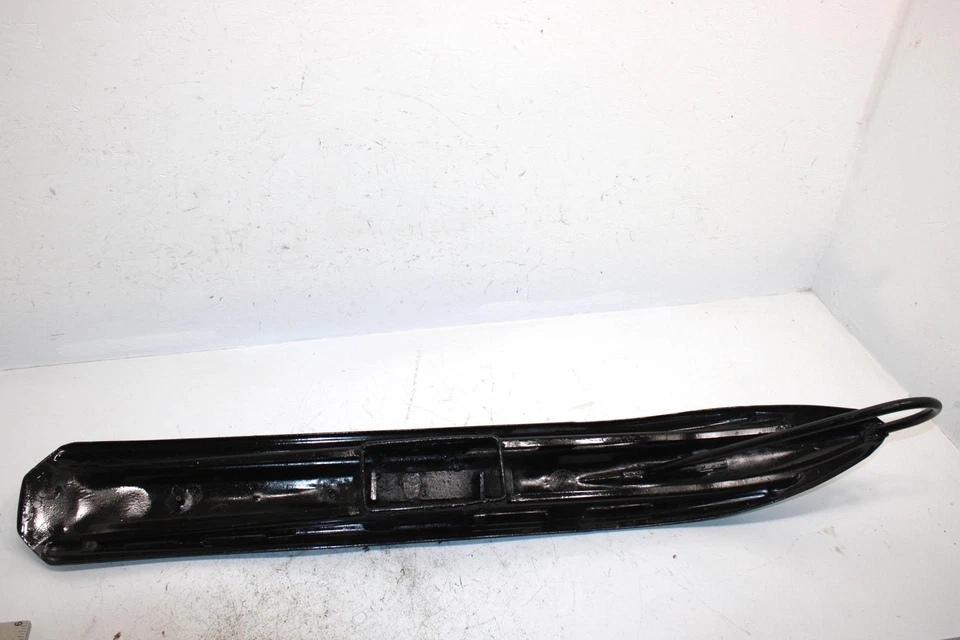 94 Yamaha Vmax 600 Oem Ski 8AB-23710-00-00 8AB-23710-01-00 SY2 - Image 1 of 4