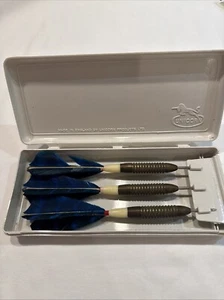 Dardos de latón unicornio vintage 3 plumas estándar en caja original Banbury, Inglaterra - Imagen 1 de 9
