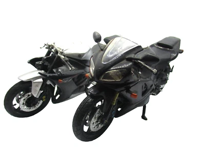 Yamaha YZF-R1 x2 1:12 Diecast Motorbikes Black and Silver Tanks 2007 NewRay Toys - Image 1 of 4
