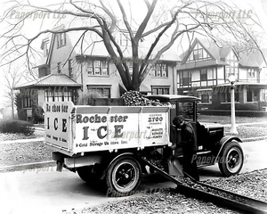 Camión de reparto de hielo y carbón Rochester de 1930 foto 8x10 - Imagen 1 de 1
