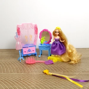 Disney Tangled Rapunzel Mini Puppe mit Kleidbürste Zubehör bürstbare Haare - Bild 1 von 6