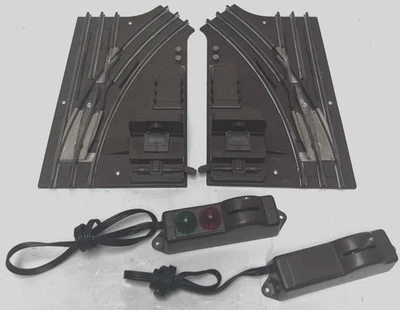 LIONEL O27-GAUGE 6-5121/22 RAILROAD RIGHT/LEFT ELECTRIC SWITCH TRACK W/CONTROLS - Image 1 of 4