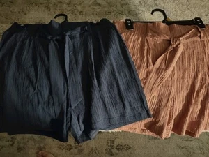 (2) SOHO Apparel Crinkle Shorts Women's Size Medium  - Picture 1 of 4