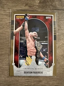 2022 Panini Instant UFC Crowning Moment Gold /125 Deiveson Figueiredo #CM5 - Bild 1 von 2