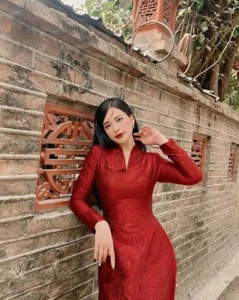 Áo Dài Bộ Gấm Nổi V-Neck Đỏ Đậm Matching Mom & Daughter - Bild 1 von 5