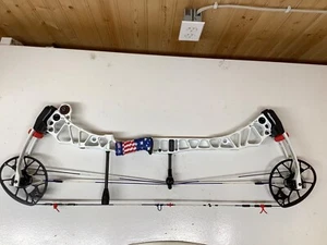 Mathews Traverse in White 28" draw at 50 lbs White - Picture 1 of 8