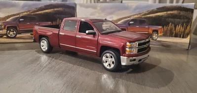 NORSCOT 1/24 RED 2014-15 CHEVY SILVERADO Z71 TRUCK NEW IN BOX - Image 1 of 4
