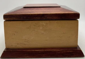 Preciosa caja de almacenamiento de baratijas hechas a mano con tapa ojo de pájaro arce - Imagen 1 de 6