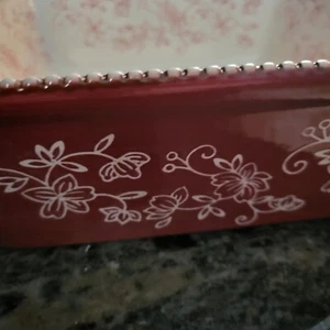 Temptations Plastic Lidded Square Baker Cranberry Floral Lace Beautiful Holiday - Picture 1 of 6