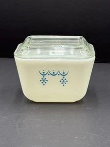 Pyrex Snowflake Garland 501 Fridge Mate - Picture 1 of 6