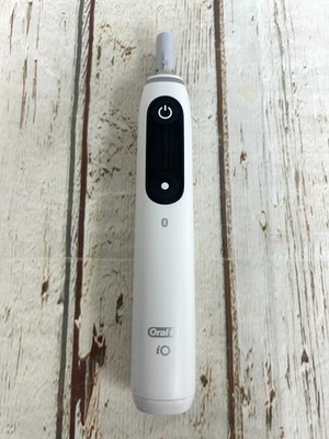 Oral-B iO Series 7 Rechargeable Electric Toothbrush White - Image 1 of 4
