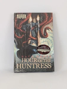 Arkham Horror HOUR OF THE HUNTRESS  SEALED with CARDS Hard Cover Book Novella - Imagen 1 de 7