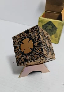 HELLRAISER FUNCTIONAL PUZZLE CUBE THE LAMENT CONFIGURATION W DISPLAY STAND - Picture 1 of 7