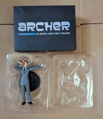 Archer 经典乙烯基人偶战利品箱独家全新带盒 — 第 1/3 张图片