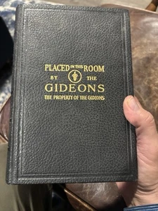 Self-Pronouncing Holy Bible☦KJV☦ Made specially for the Gideons by National 1941 - Picture 1 of 11