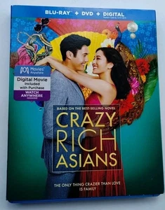 Crazy Rich Asians Constance Wu, Henry Golding Blu-ray / DVD Digital Combo Pack - Imagen 1 de 7