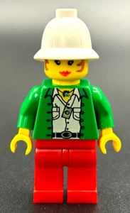 USED LEGO ADVENTURERS MINIFIGURE PIPPIN REED GREEN SHIRT WHITE HELMET adv016 - Picture 1 of 2
