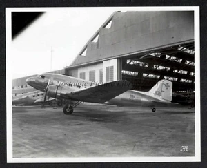 ZEIT LUFTFAHRTFOTO VON MCDONNELL DOUGLAS DC-3 AUFHÄNGERANSICHT - Bild 1 von 1