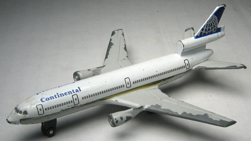 Matchbox SB13 D-10 1973 Continental Airlines avión comercial fundido a presión de 4,25" Foto 1 de 4