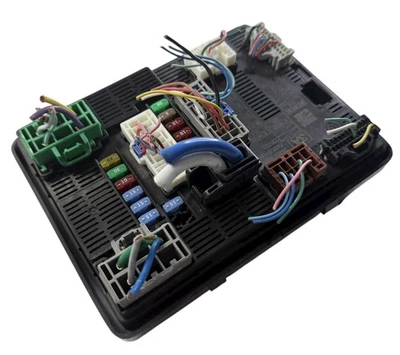 Sala de motores Nissan Rogue IPDM 2023-2025, módulo de fuente de alimentación OEM 284B7-6RA1C Foto 1 de 4