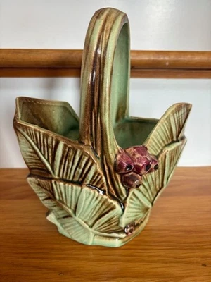 Jarrón o maceta vintage McCoy cerámica bayas y hojas con mango artístico años 40 como nueva Foto 1 de 4