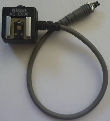 Nikon AS-E900 TTL Multi Flash Adapter for Coolpix Camera 900, 950, 990, 995 - Image 1 of 4