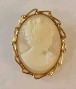 Vintage Kamee Brosche goldfarben creme mattiert Unikat weiß auf weiß - Bild 1 von 4