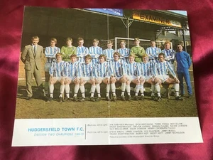 19 Autographs HUDDERSFIELD TOWN FC 69/70-Handsigned Poster! Ian Greaves/T.Cherry - Picture 1 of 4
