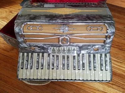 Castiglione Детройт Аккордеон + Чехол 700 Сделано в Италии КЛЮЧ ФОРТЕПИАНО НУЖДАЕТСЯ В ОБСЛУЖИВАНИИ - Изображение 1 из 4