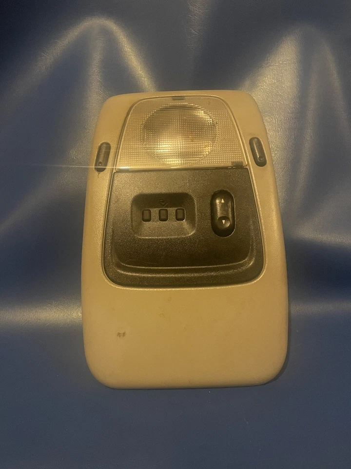 2005 Mercury Mariner overhead lights and controls - Image 1 of 1