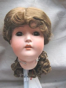 SIZE 16 LODAMIA LIGHT BROWN ANTIQUE MODERN DOLL WIGS SYNTHETIC MOHAIR - Picture 1 of 2