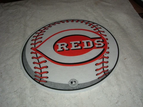 CINCINNATI REDS WHITE BASEBALL SHAPE 14" ROUND FELT WALL PENNANT NEW FREE SHIP Cover