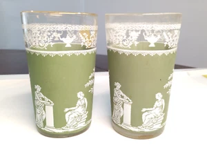¿Vintage? Juego de dos vasos de beber más pequeños verdes griegos/romanos de madera de cuña - Imagen 1 de 7