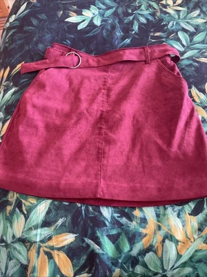 LADIES HOLLISTER SUEDE EFFECT BURGUNDY MINI SKIRT FULLY LINED SIZE S - SUIT 10 - Image 1 of 2
