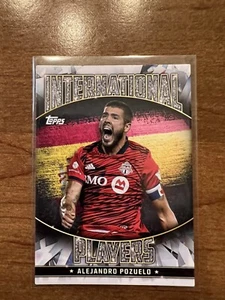 Tarjeta insertada 2022 Topps MLS International Players Alejandro Pozuelo Toronto - Imagen 1 de 2