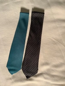 PAAR HERMES KRAWATTEN BLAU UND GRÜN - SCHWARZ UND GRAU - Bild 1 von 3