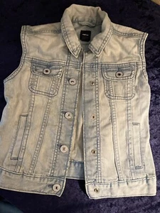GapKids Girls Denim Vest Light Distressed Jean Pockets Sleeveless youth size S - Picture 1 of 4