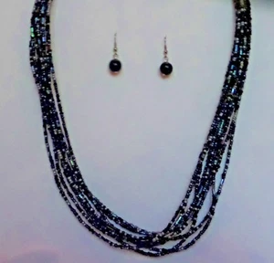 COLLAR DE CUENTAS DE CORNETA DE VIDRIO NEGRO MULTI HEBRA JUEGO DE 18 PULGADAS - Imagen 1 de 1