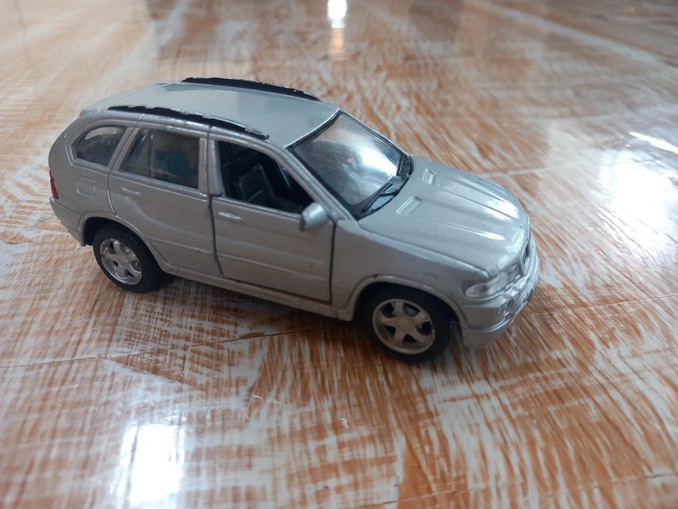 BMW X5 1/42 Maisto  - Immagine 1 di 4
