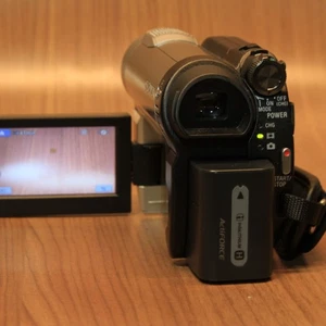 Sony HandyCam DCR-DVD650/DVD 6-x Optical Zoom Used Tested and Working No Charger - Picture 1 of 13